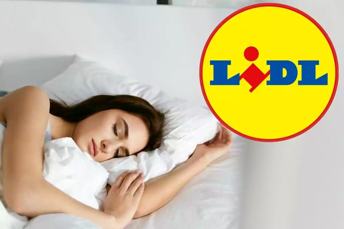 Mujer durmiendo en una cama con el logo de Lidl en la esquina superior derecha.