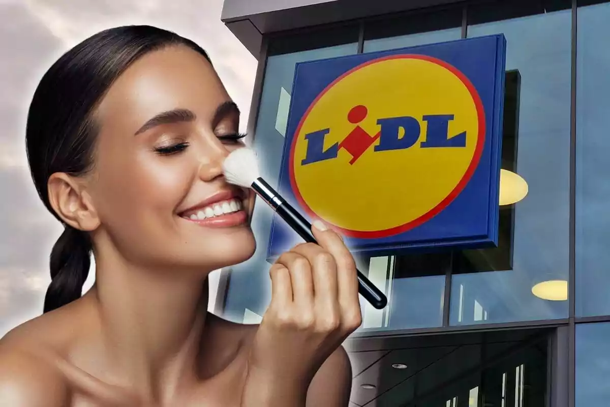 Una persona somrient aplicant-se maquillatge amb una brotxa davant d'un edifici amb el logotip de Lidl.