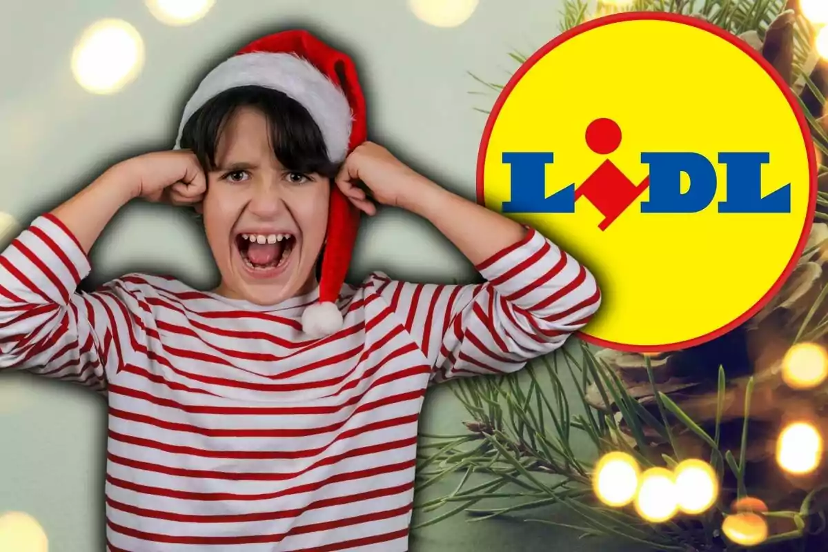 Un nen amb gorra de Nadal i samarreta de ratlles vermelles crida mentre es tapa les orelles, al costat del logo de Lidl sobre un fons festiu.