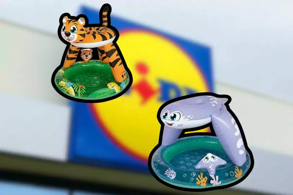 Dues piscines inflables infantils en forma de tigre i de peix sobre un fons desenfocat d’un rètol de supermercat Dues piscines inflables infantils en forma de tigre i de peix sobre un fons desenfocat d’un rètol de supermercat