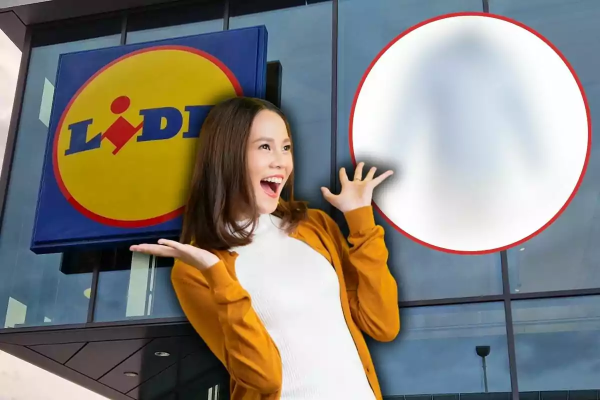 Una dona somrient amb un suèter groc és davant d'un edifici amb el logotip de Lidl i un cercle blanc borrós al seu costat.