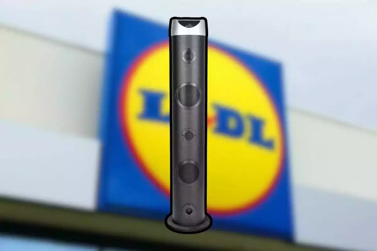 Alt: Altavoz de torre frente a un cartel de Lidl. Alt: Altavoz de torre frente a un cartel de Lidl.