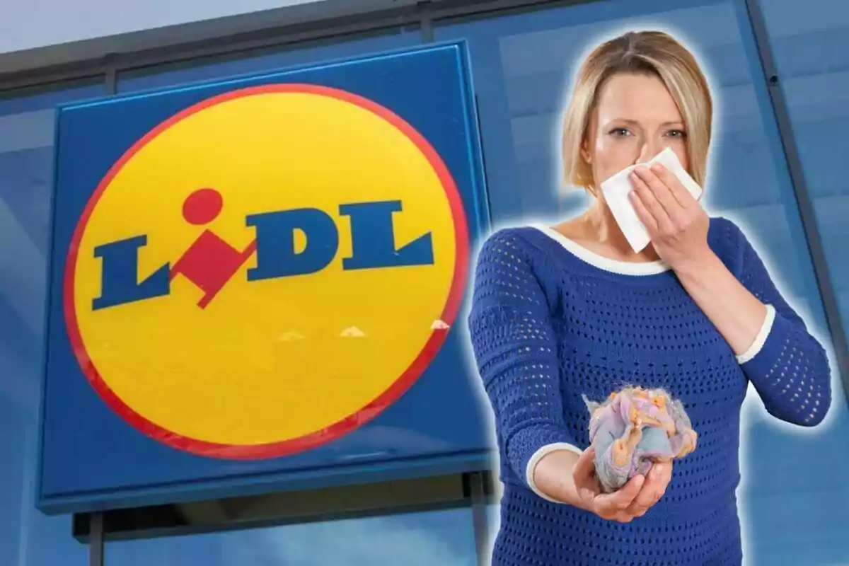 Una dona amb un mocador al nas i una bola de borrissol a la mà davant d'un rètol de Lidl.