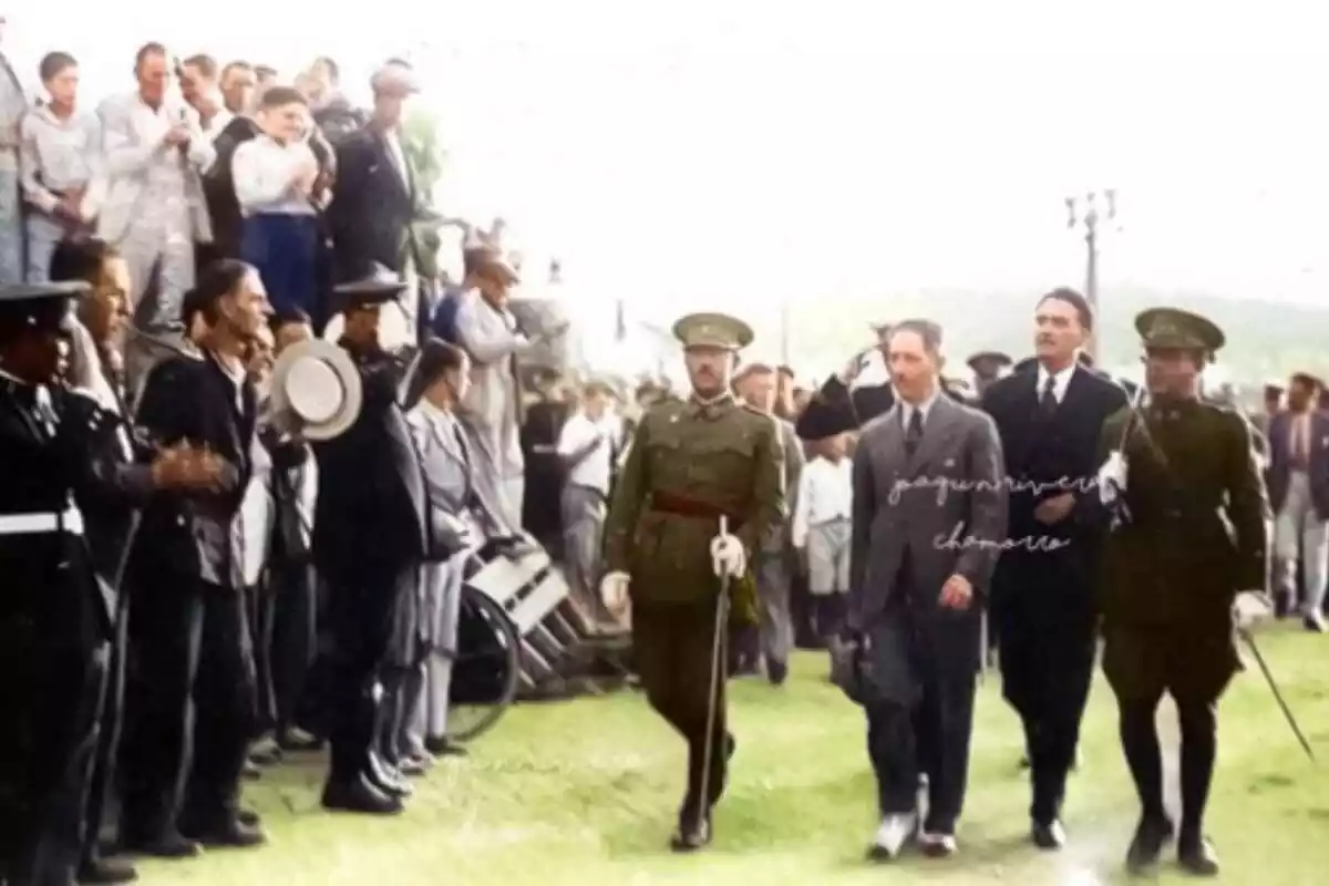 El ministre de Marina Lluís Companys acompanyat del general Franco, comandant militar de Balears. 1933.