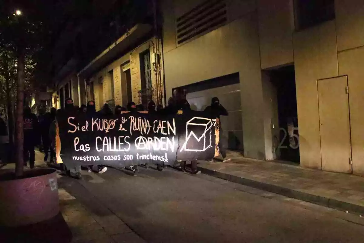 Imagen de una manifestación en contra de un desalojo en Barcelona