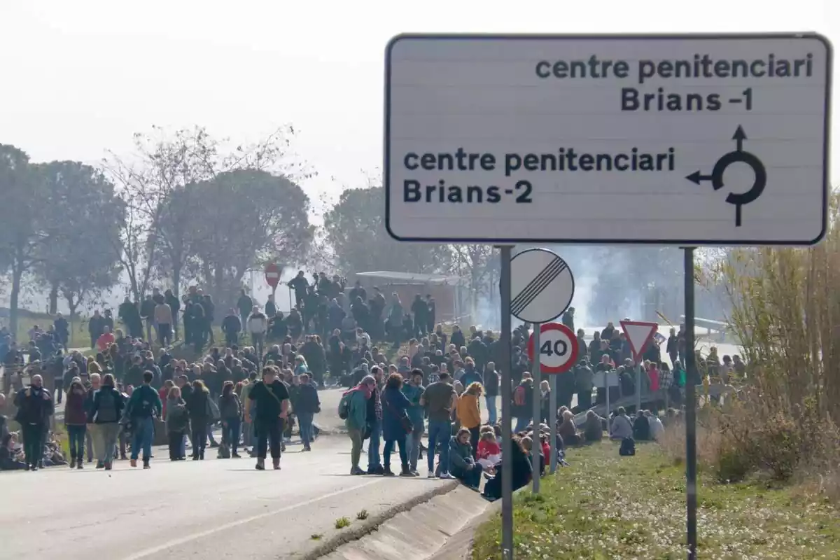 Funcioneu-vos manifestant-vos davant de la presó de Brians, a Barcelona