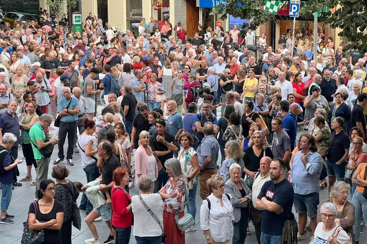 Centenars de ciutadans de Manresa es manifesten contra la inseguretat a la ciutat