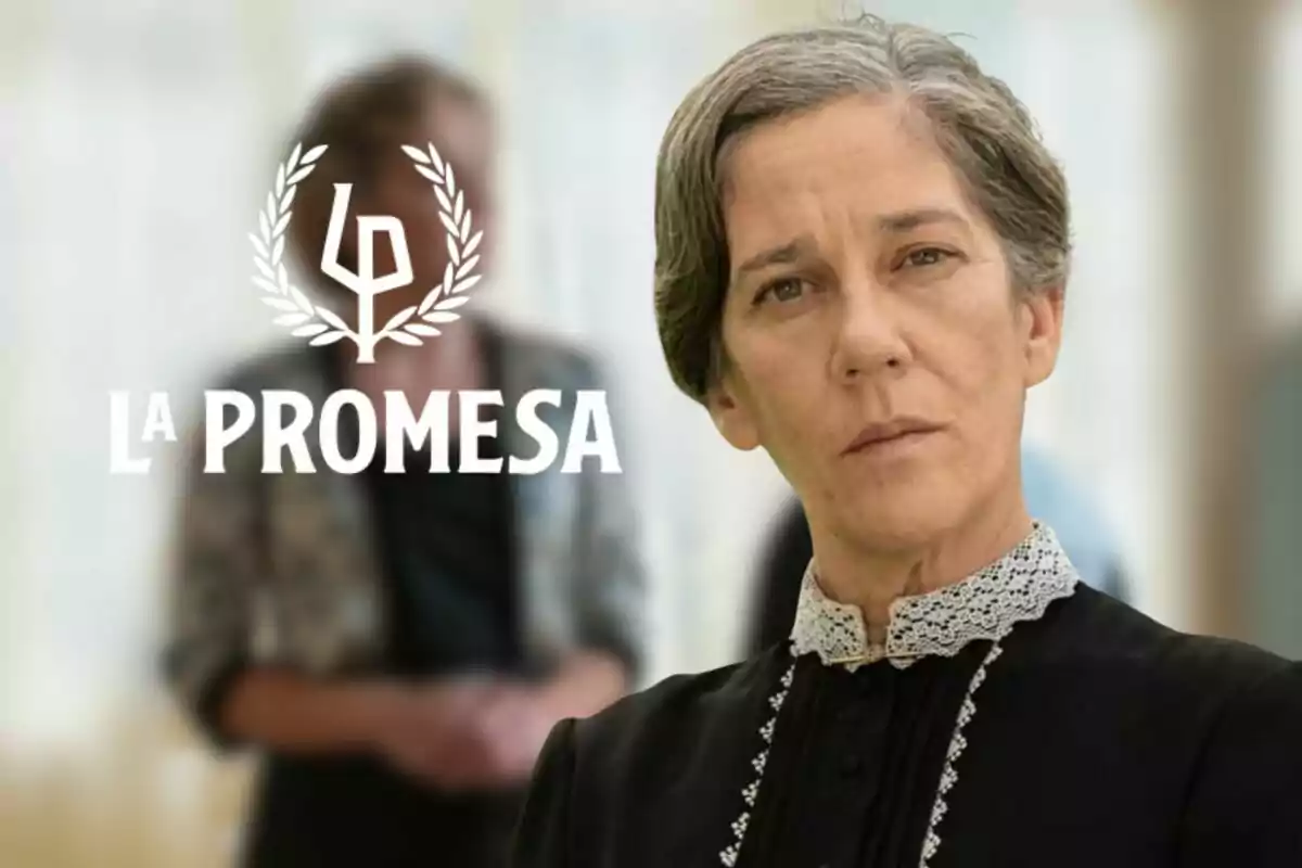 Marta Martínez amb expressió seriosa vestida de negre amb encaix blanc al coll apareix en primer pla mentre que al fons es veu una figura desenfocada i el text "La Promesa" amb un logotip.