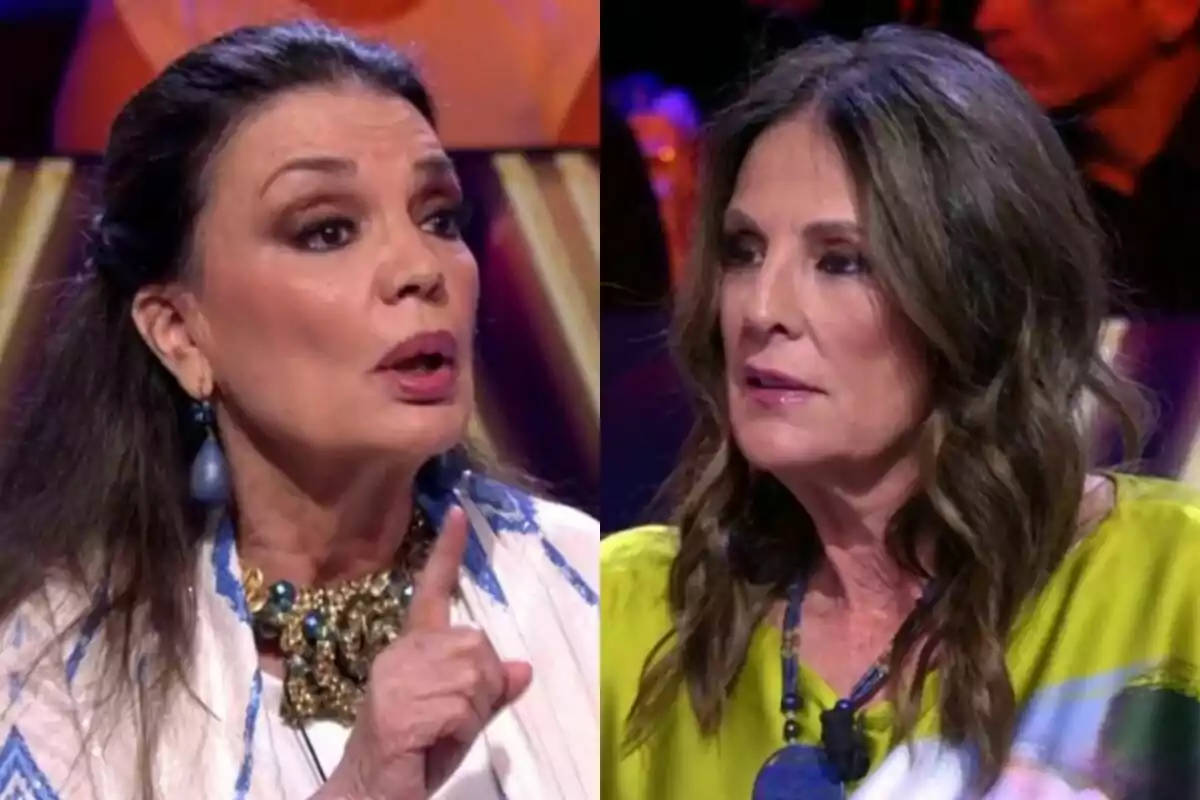 María José Cantudo i Ángela Portero conversen intensament a De Viernes, una d'elles gesticula amb la mà mentre l'altra escolta atentament.
