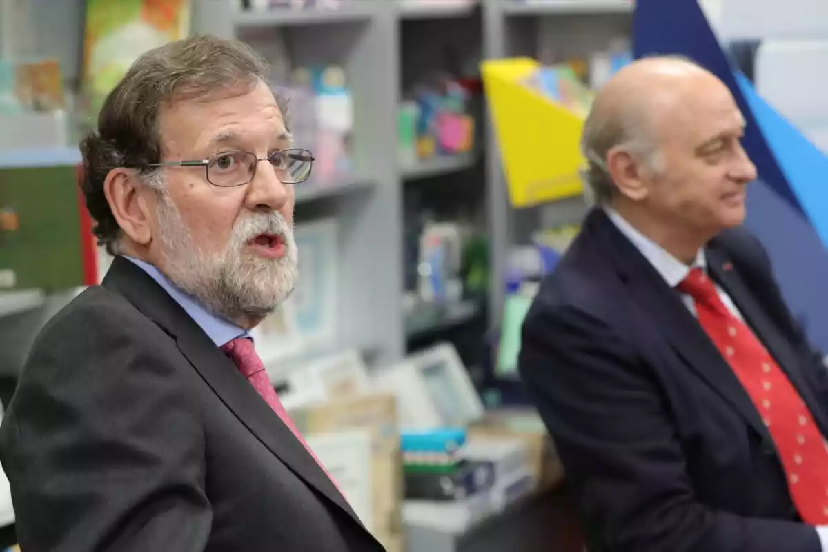 Mariano Rajoy, amb Jorge Fernández Díaz en una foto d'arxiu quan tots dos formaven part del Consell de Ministres Mariano Rajoy, amb Jorge Fernández Díaz en una foto d'arxiu quan tots dos formaven part del Consell de Ministres