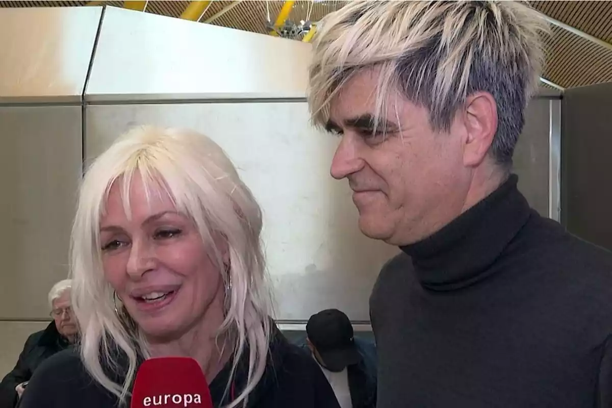 mark i mary a l'aeroport després d'eurovision mark i mary a l'aeroport després d'eurovision