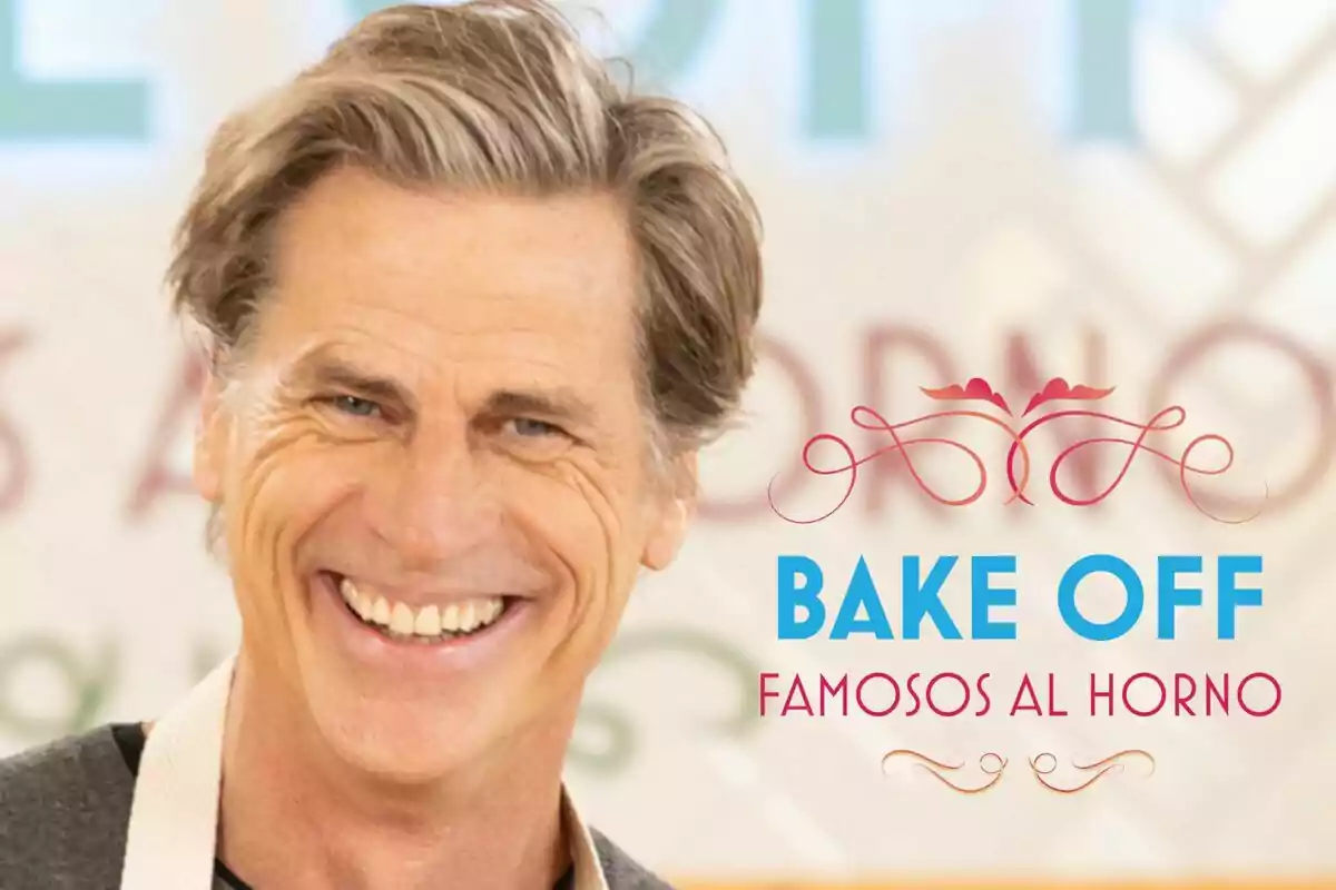 Mark Vanderloo sonriendo con el logo de "Bake Off Famosos al Horno" a su lado.