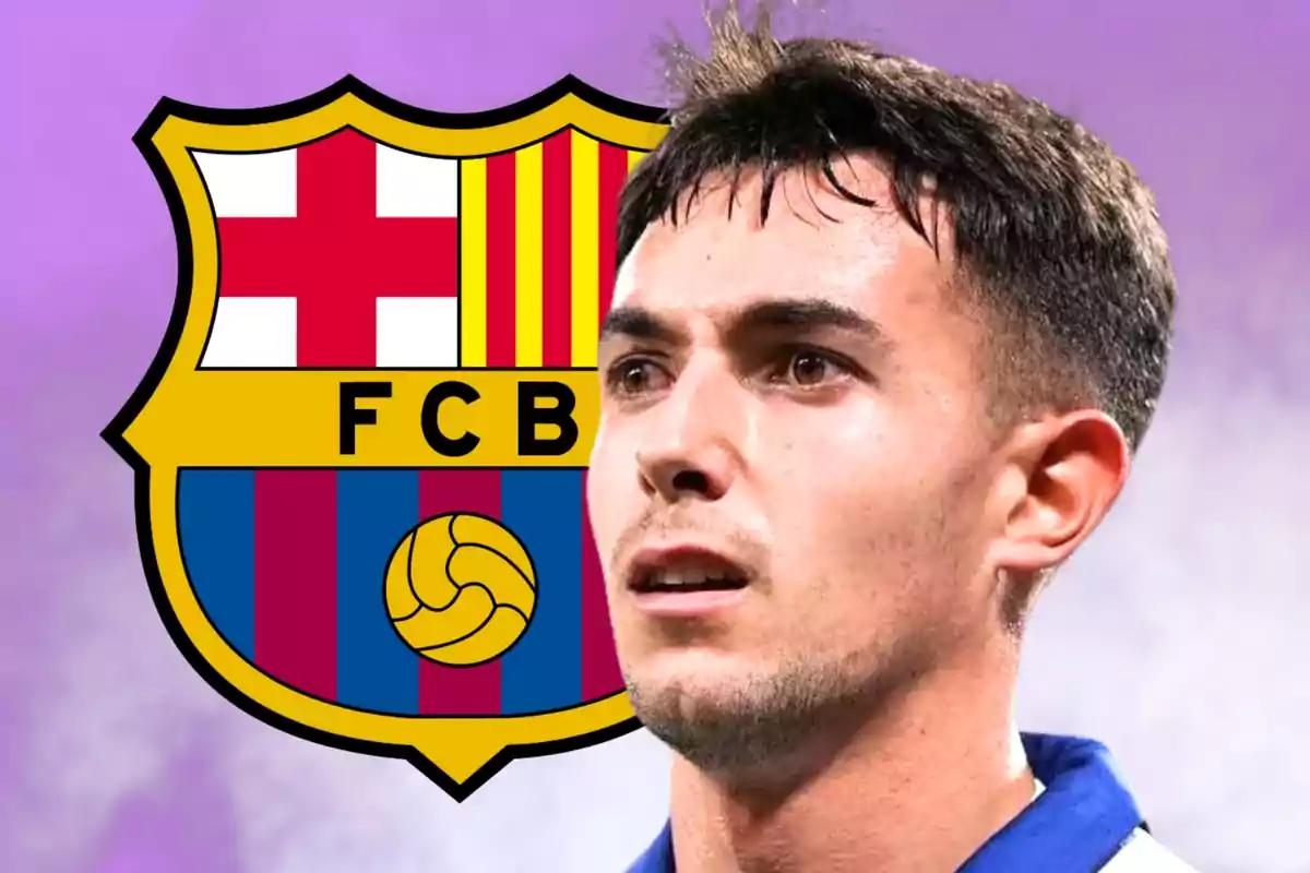 Jugador de futbol amb l’escut del FC Barcelona de fons sobre un fons morat.