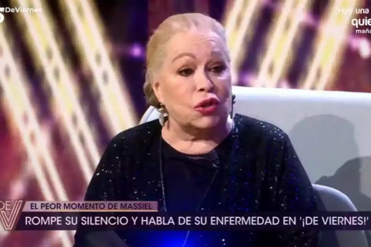 Massiel asseguda a De Viernes parlant sobre un tema personal. Massiel asseguda a De Viernes parlant sobre un tema personal.