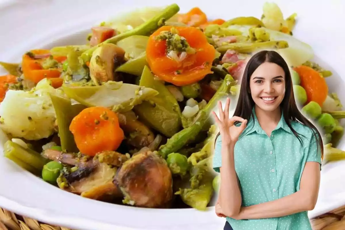 Dona fent ok davant una minestra de verdures