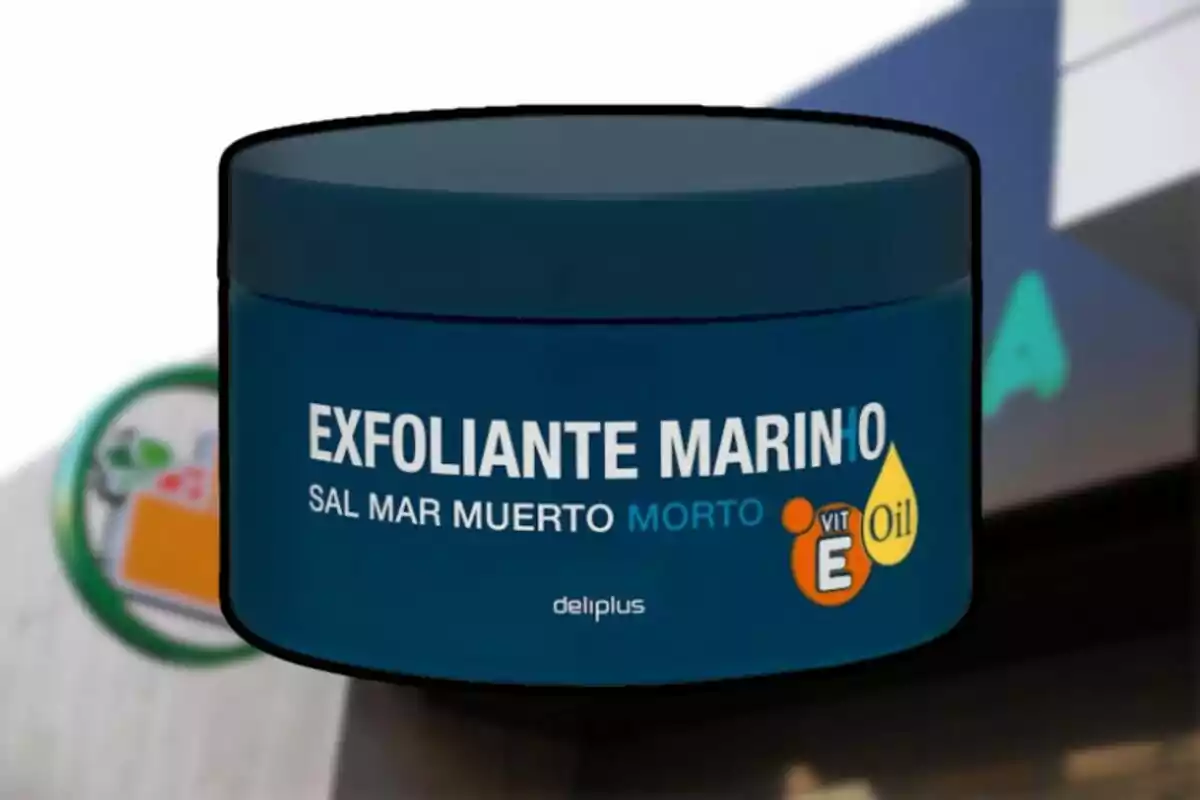 Envàs blau d’exfoliant marí amb sal del mar Mort i vitamina E de la marca Deliplus Envàs blau d’exfoliant marí amb sal del mar Mort i vitamina E de la marca Deliplus