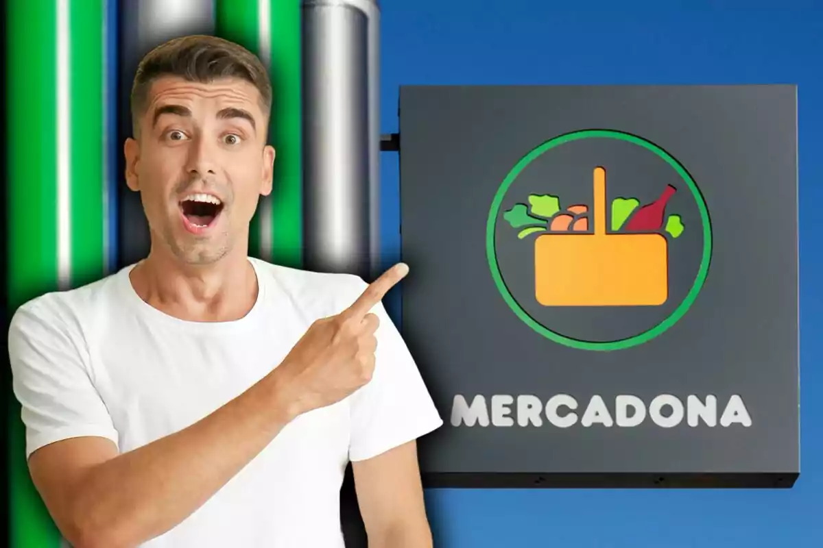 Un home sorprès assenyala el logotip de Mercadona en un cartell.