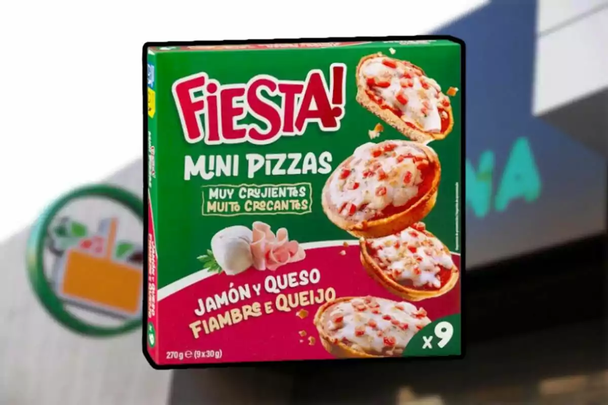 Caixa de mini pizzes de pernil i formatge de la marca Fiesta, amb text en espanyol i portuguès, mostrant imatges de les pizzes a la part frontal. Caixa de mini pizzes de pernil i formatge de la marca Fiesta, amb text en espanyol i portuguès, mostrant imatges de les pizzes a la part frontal.