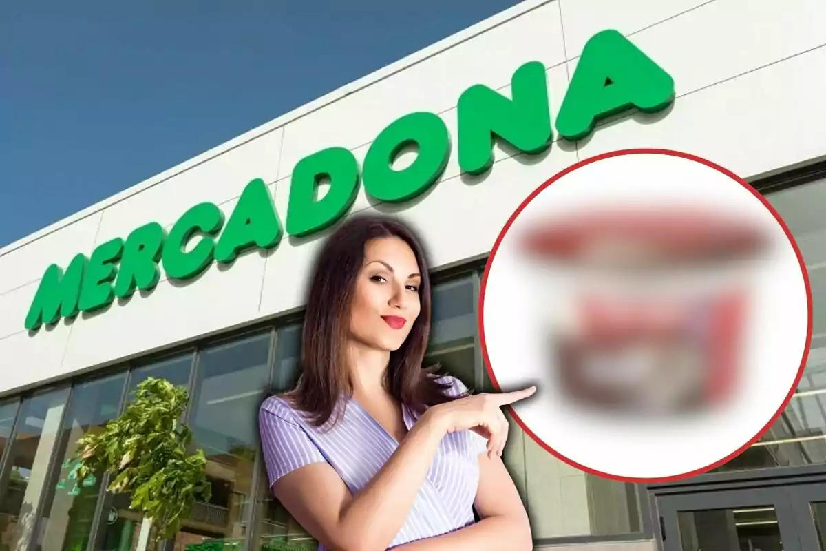 Una dona assenyalant un producte borrós davant d'una botiga de Mercadona.