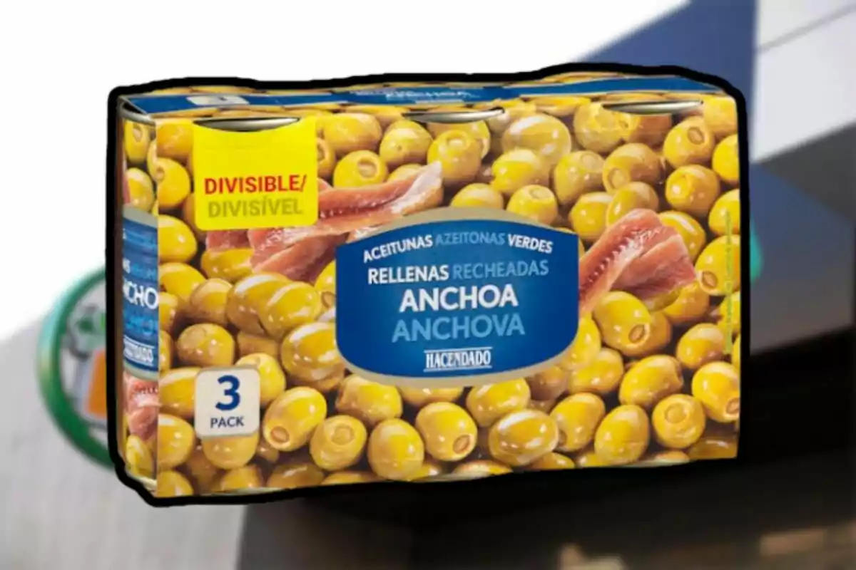 Paquet d'olives verdes farcides d'anxova de la marca Hacendado. Paquet d'olives verdes farcides d'anxova de la marca Hacendado.
