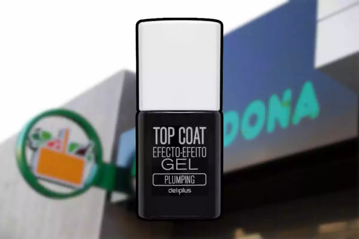 A bottle of gel-effect nail polish by the brand Deliplus in front of a building with a green and blue logo. A bottle of gel-effect nail polish by the brand Deliplus in front of a building with a green and blue logo.