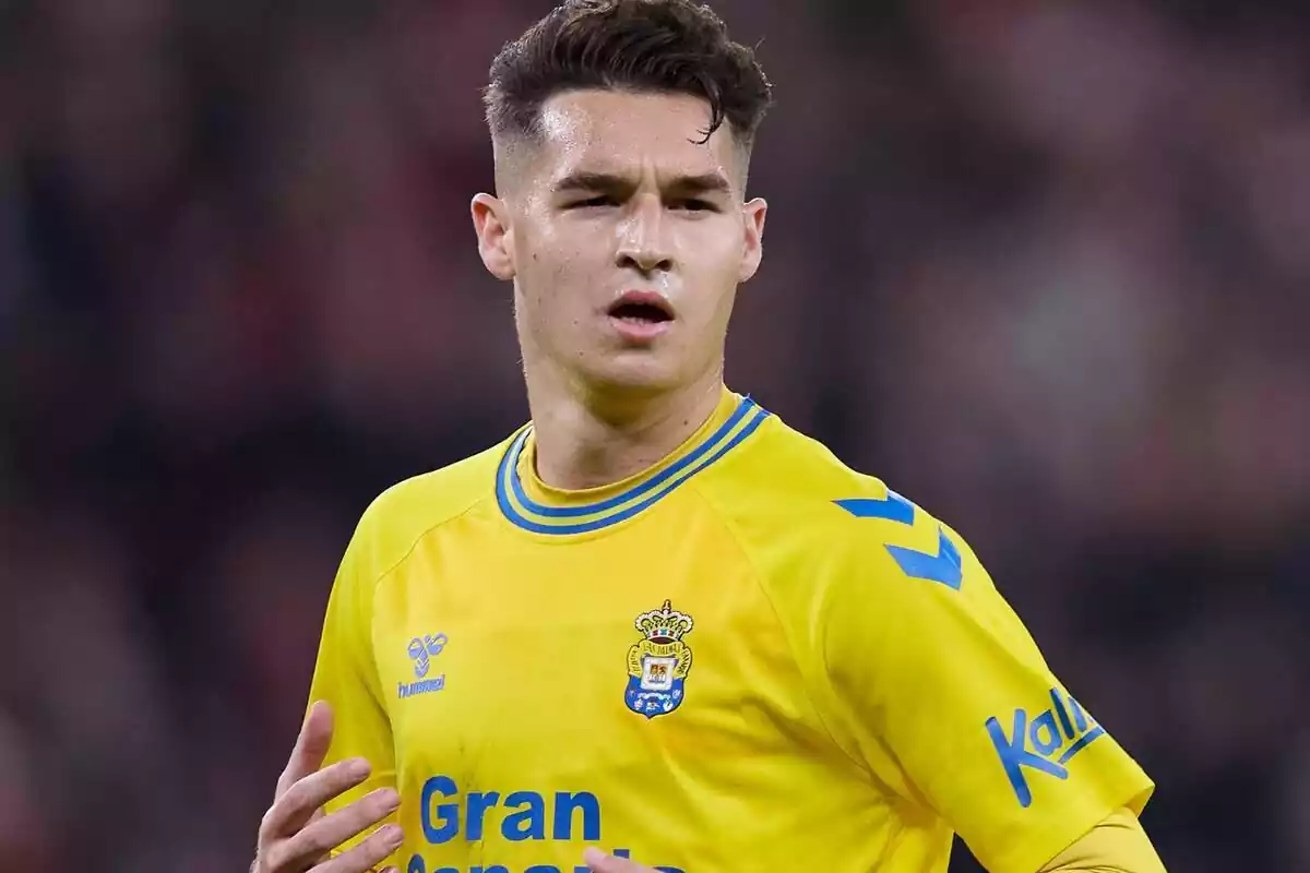 Mika Mármol with UD Las Palmas during a match