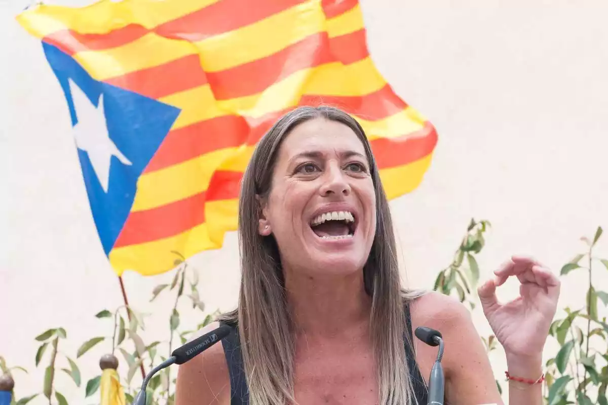 La candidata de Junts al Congrés per Barcelona, Míriam Nogueras, intervé al míting central del partit JxCAT, el 16 de juliol de 2023, a Amer, Girona