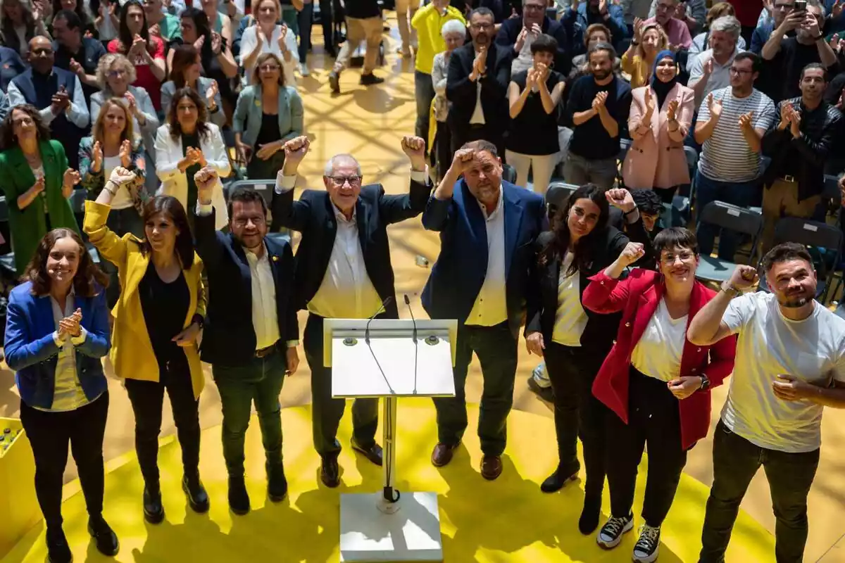 Foto d'un míting d'Esquerra Republicana amb els seus líders Marta Vilalta, Pere Aragonès, Ernest Maragall, Oriol Junqueras i Gabriel Rufián en primer pla