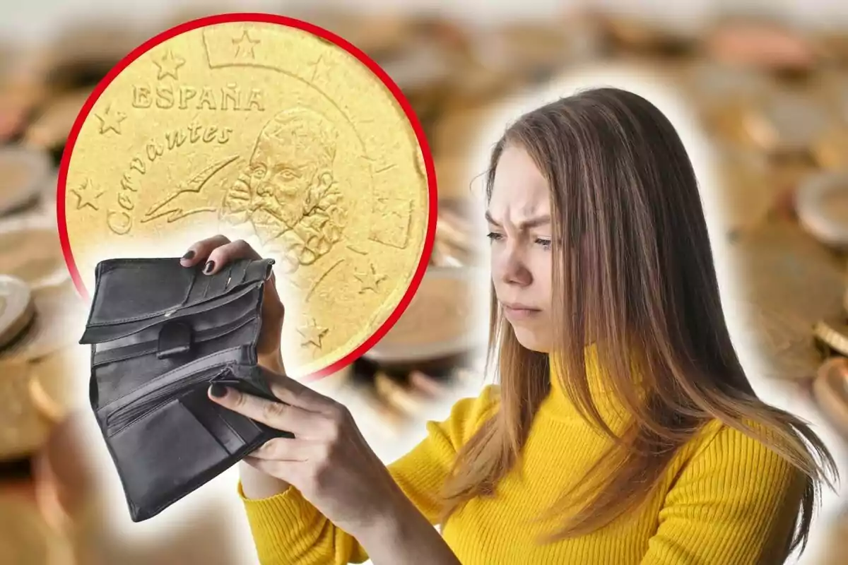 Muntatge de fotos d'una dona buscant a la cartera i, de fons, un plànol general de monedes