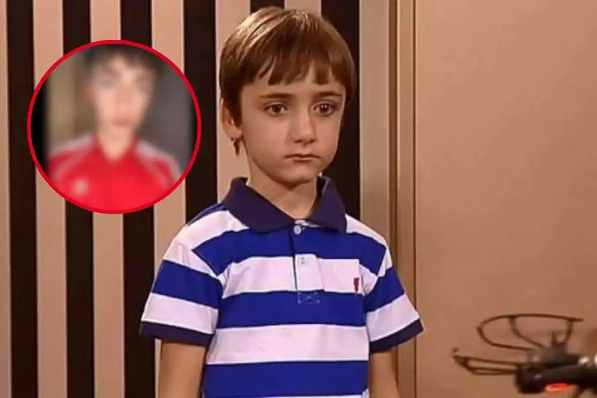 Muntatge d'Álvaro Giraldo de nen a la sèrie "La que s'acosta" en pla mitjà, mirant cap avall, amb cara trista i una foto borrosa d'ell actualment