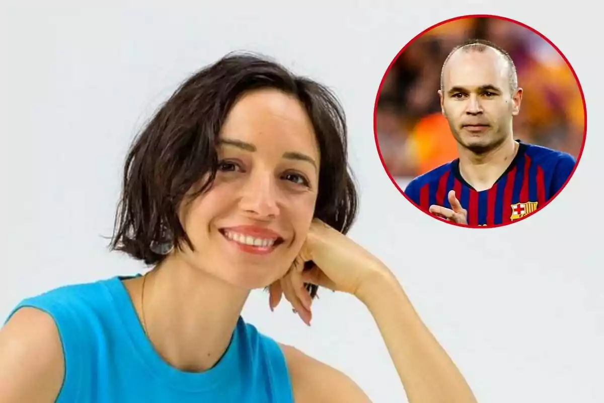 Anna Ortiz somrient amb els cabells curts i una samarreta blava, amb la imatge d'Andrés Iniesta en un cercle vermell a la cantonada superior dreta.