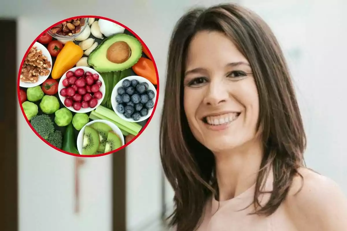 Una mujer sonriente junto a una imagen circular de frutas y verduras variadas.