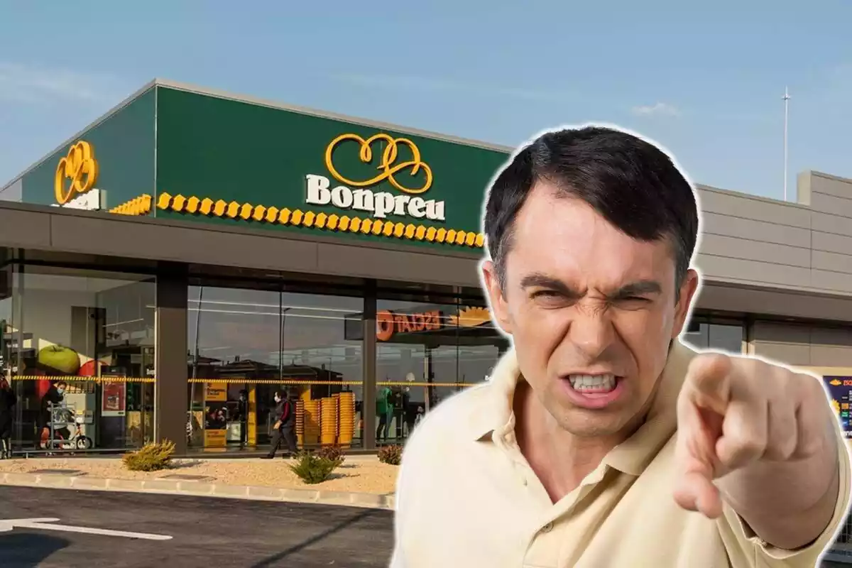 Muntatge amb l'exterior d'una botiga de Bonpreu i un home amb cara d'enfadat assenyalant amb el dit