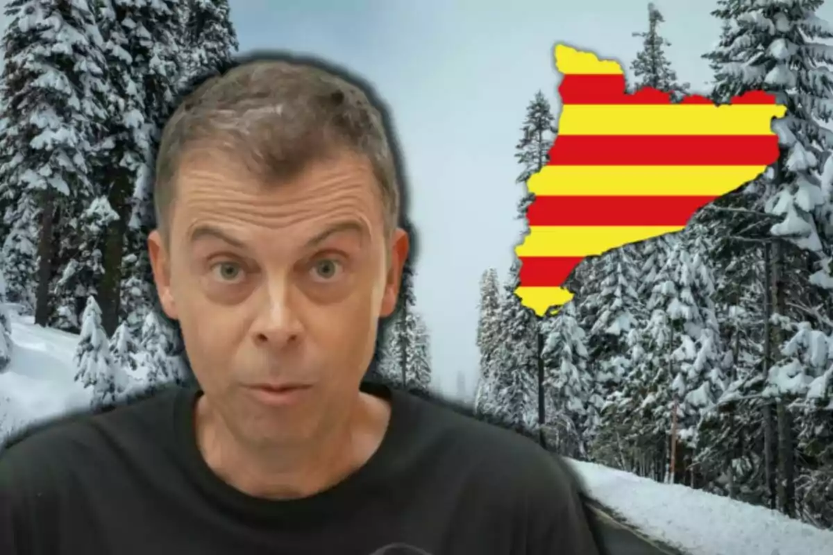 Francesc Mauri amb expressió sorpresa davant d'un paisatge nevat amb un mapa de Catalunya al fons.