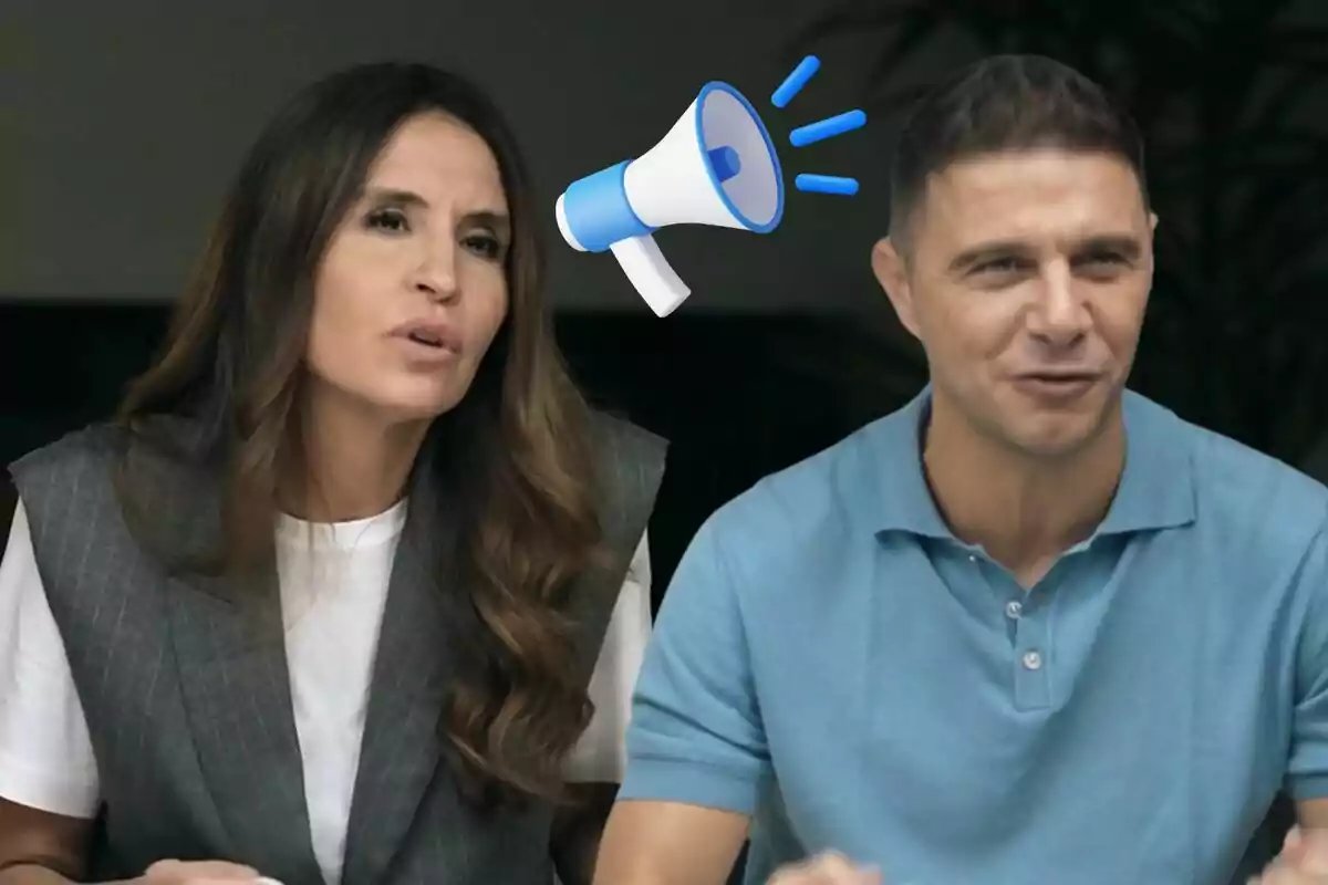 Susana Saborido y Joaquín Sánchez conversando con un megáfono dibujado entre ellas.