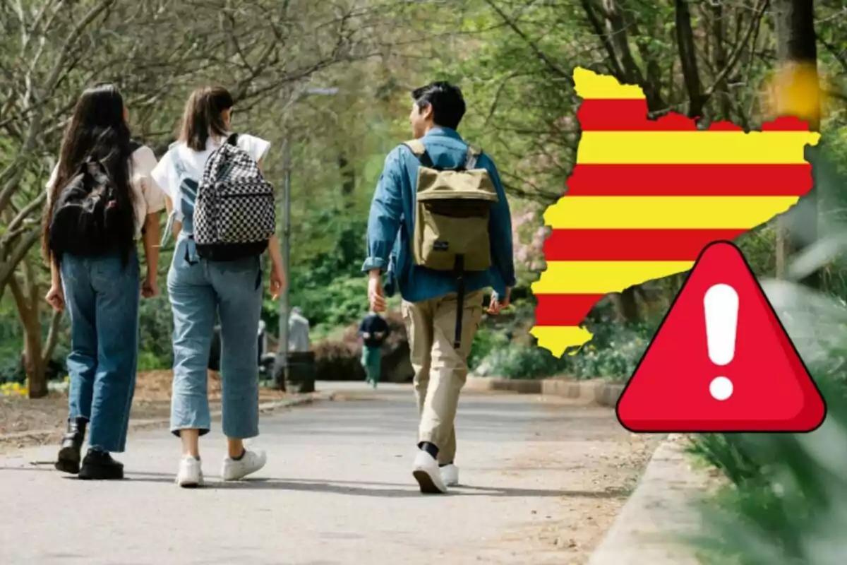 Tres persones caminant per un corriol a un parc amb una il·lustració d'un mapa amb franges vermelles i grogues i una icona d'advertència.