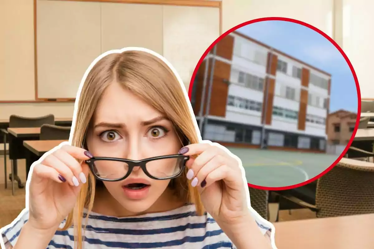 Una mujer sorprendida se ajusta las gafas en un aula con una imagen de un edificio escolar en un círculo rojo.