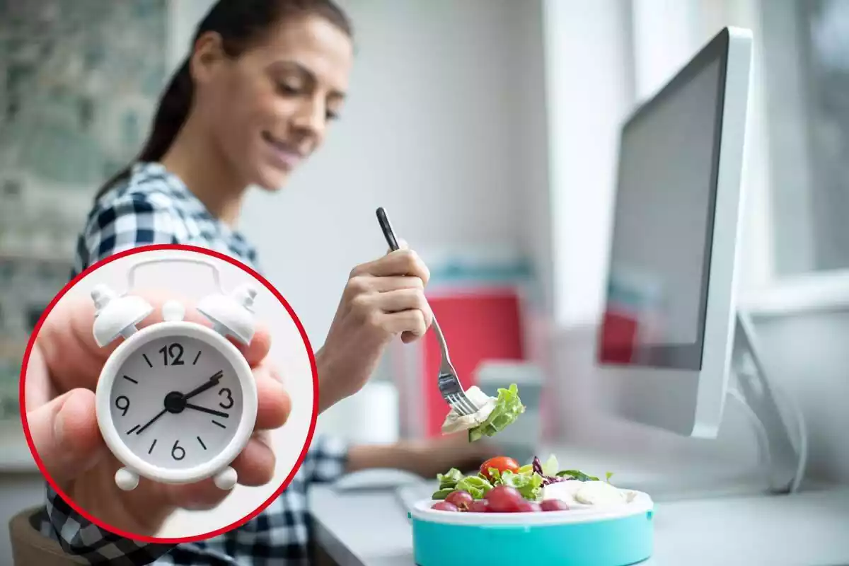 Una dona menja davant de l'ordinador, i el cercle, un rellotge