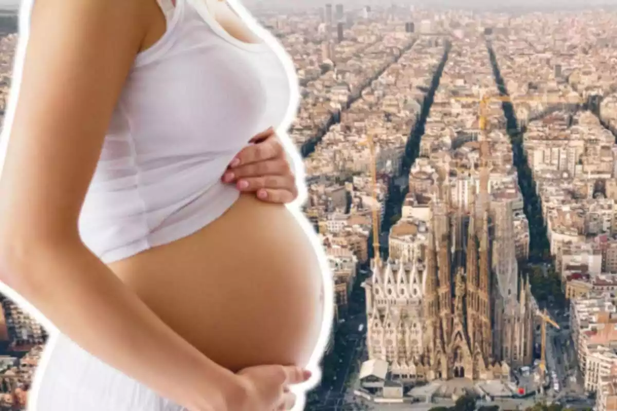 Muntatge de fotos d'una panxa d'embarassada de perfil i, de fons, un plànol general de la ciutat de Barcelona on s'aprecia la Sagrada Família
