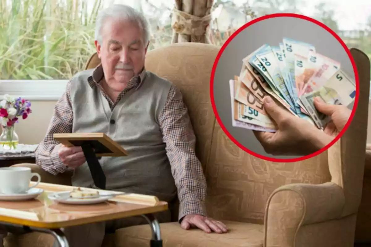 Muntatge de fotos d?un senyor vidu mirant un retrat i, al costat, una mà agafant bitllets d?euro