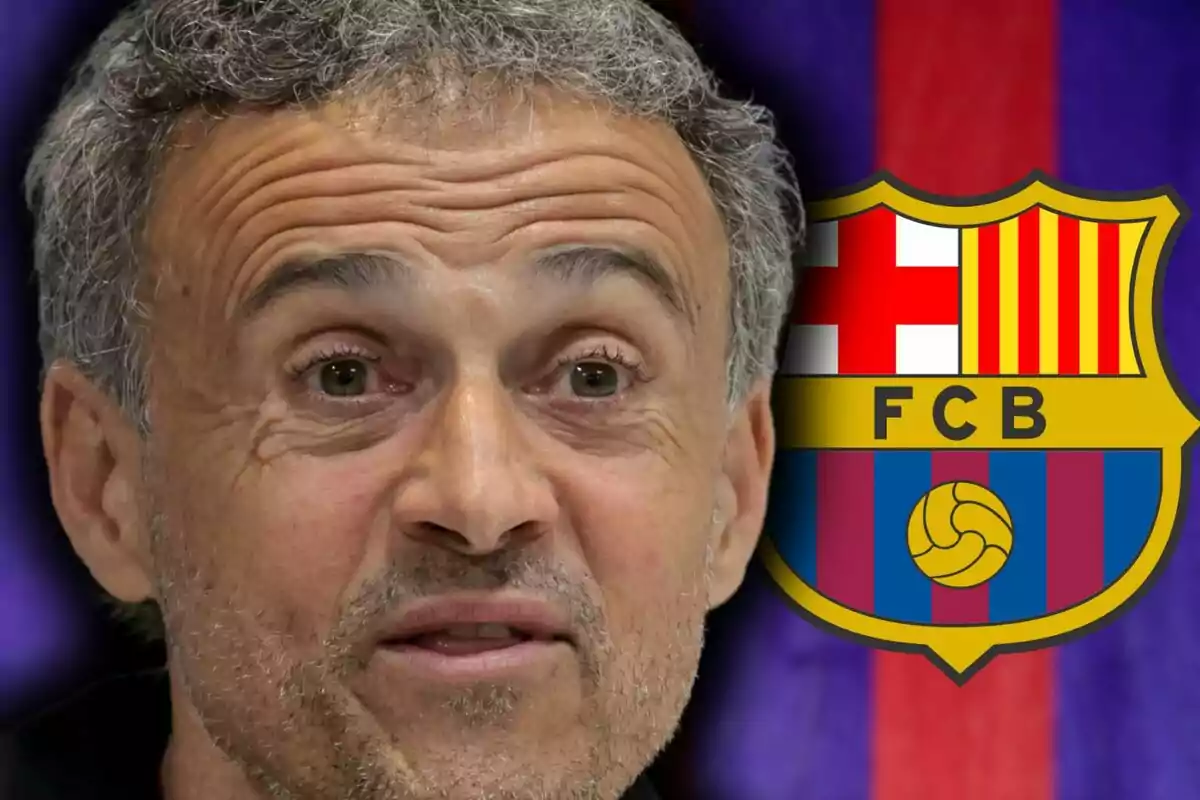 Montaje de fotos de Luis Enrique con rostro neutro en primer plano con el escudo del FC Barcelona al fondo.