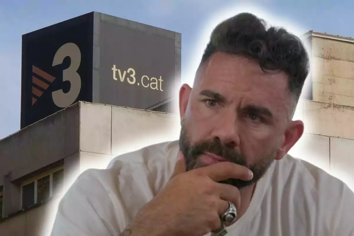 Marc Ribas amb cara pensativa en primer pla amb l'edifici de TV3 de fons.