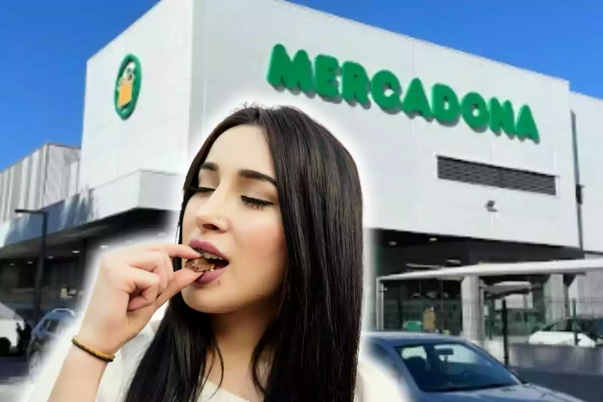 Mujer disfrutando de un bocado frente a un supermercado Mercadona.