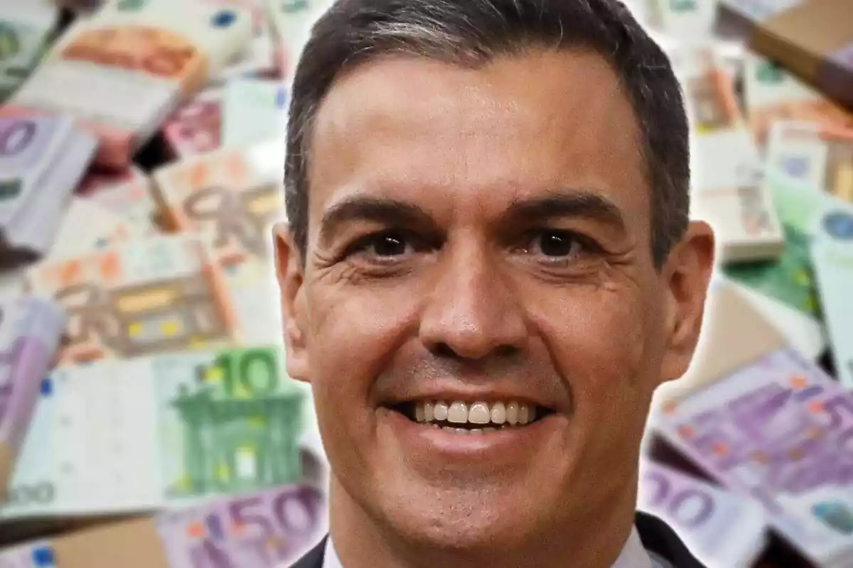 Muntatge de fotos de Pedro Sánchez amb bitllets d'euro de fons