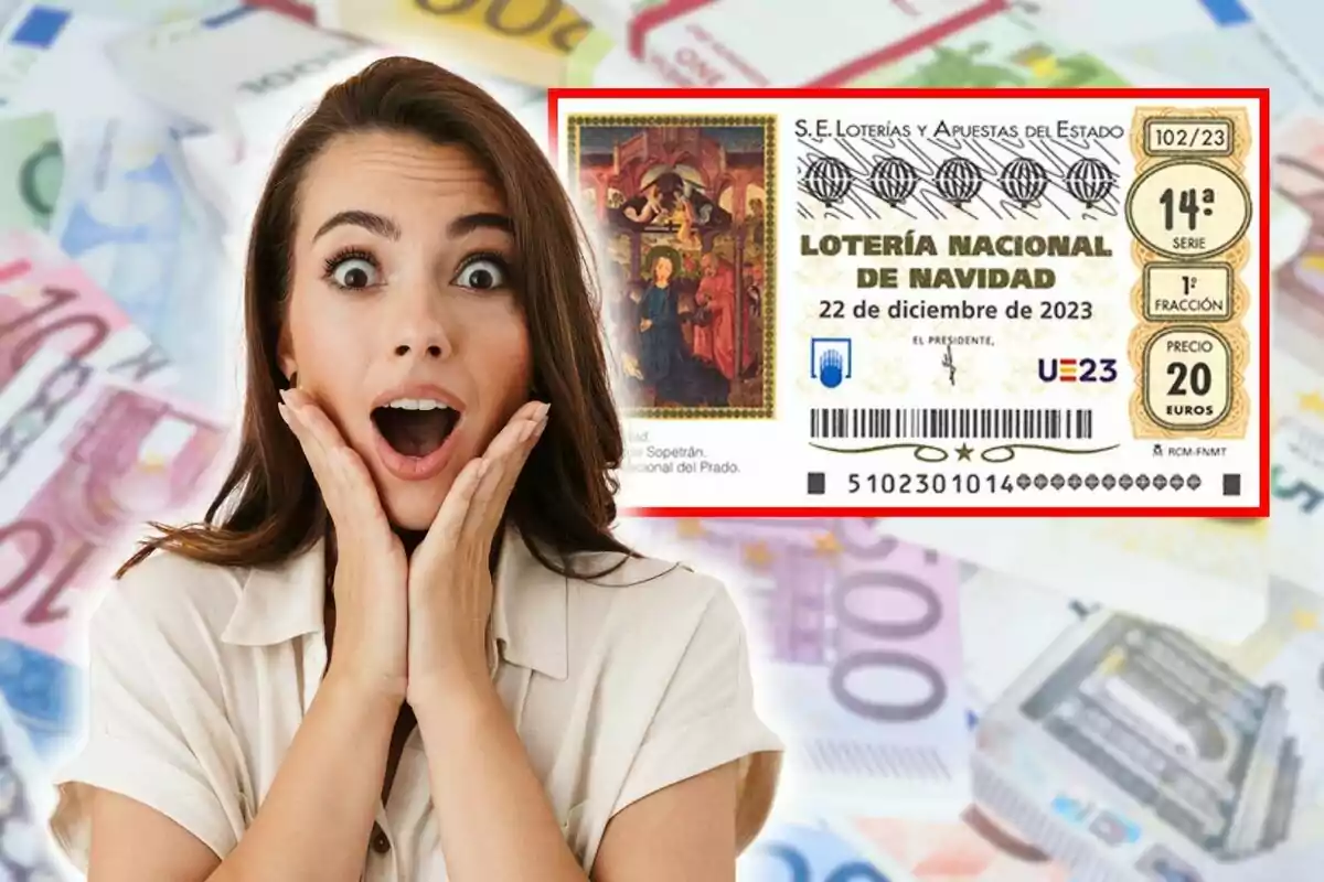 Una dona amb expressió de sorpresa sosté la cara amb les mans, mentre que al fons es veuen bitllets d'euro i un bitllet de la Loteria Nacional de Nadal d'Espanya per al sorteig del 22 de desembre del 2023.