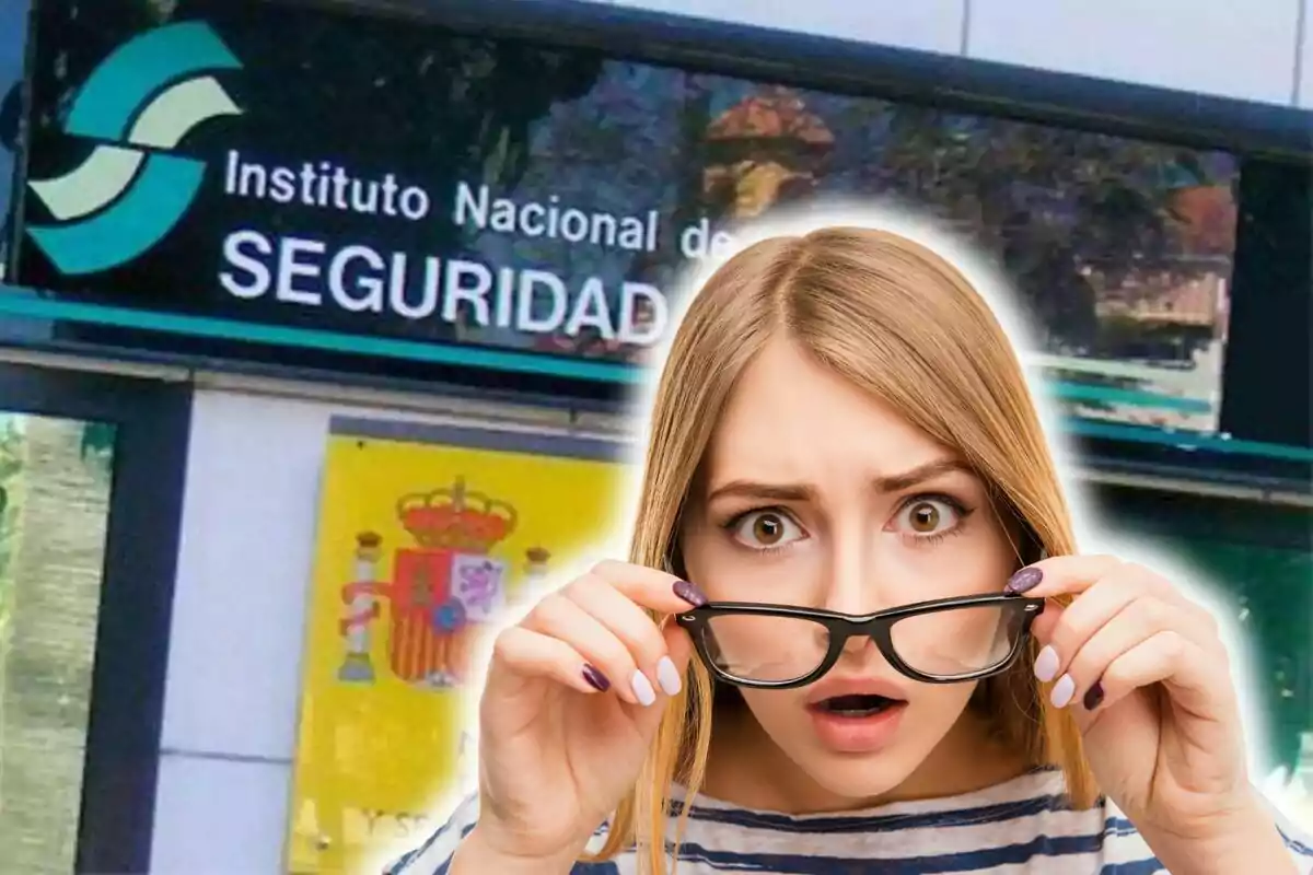 Una dona amb expressió de sorpresa sosté les ulleres davant d'un edifici de l'Institut Nacional de Seguretat.