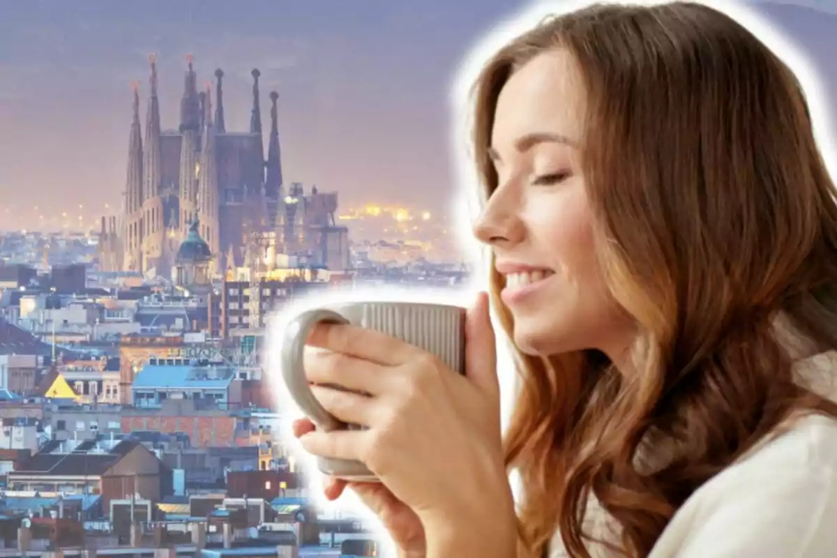 Muntatge de fotos d?una dona bevent cafè de perfil i, de fons, un plànol general de Barcelona