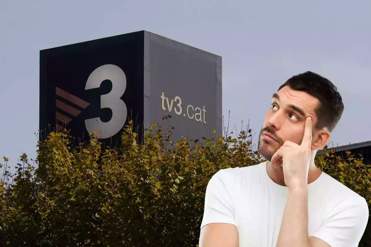 Muntatge de l'exterior de l'edifici de TV3 i un noi amb la mà al cap mirant de banda i cap amunt