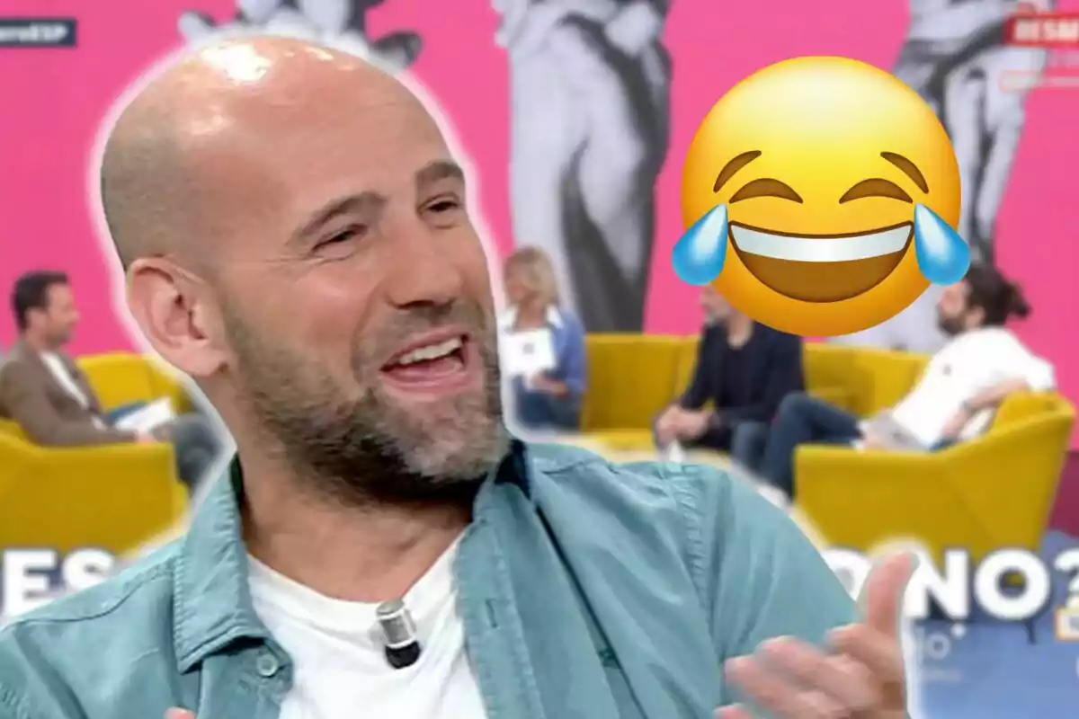 Gonzalo Miró smiles while sitting on a television set with a laughing emoji overlaid.