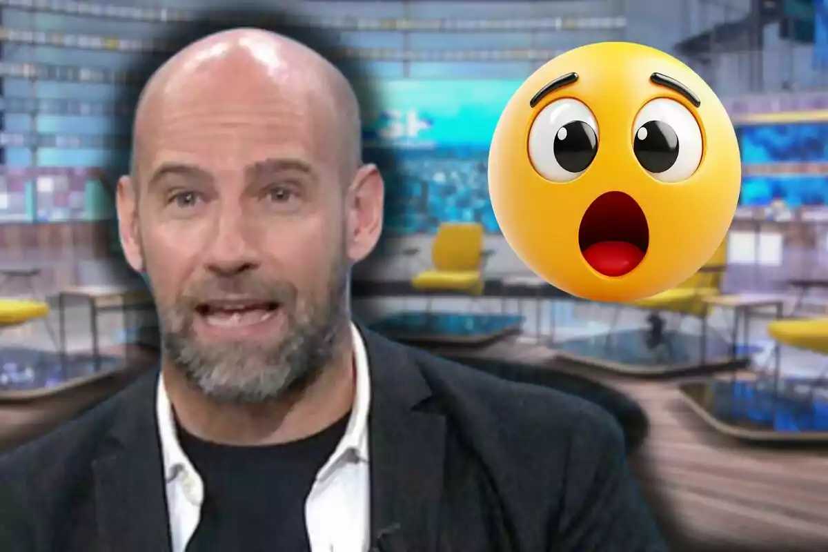 Gonzalo Miró with a beard in a television studio with a surprised emoji floating next to him.